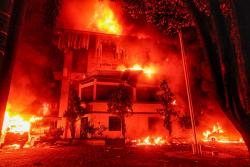 Penampakan Gedung DPRD Makassar Dibakar Massa<