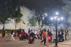 Demo Ricuh di Semarang,  2 Pos Polisi dan Mobil Dibakar Massa<