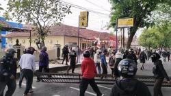 Demo Ricuh di Grobogan, Kantor DPRD hingga Polsek Jadi Sasaran Amuk Massa<