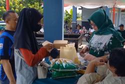 Harga Sembako Mahal, Warga Blora Serbu Pasar Murah Beras SPHP<