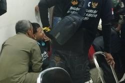 Pemuda di Malang Menangis Ditangkap Warga, Bawa Botol Diduga Bom Molotov usai Demo<