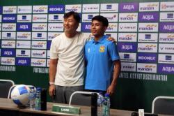 Pelatih Laos Tampar Keras Gerald Vanenburg: Timnas Indonesia U-23 Lebih Kuat Era Shin Tae-yong