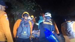 6 Remaja Terjebak di Air Terjun Sarasah Barasok Dievakuasi Tim SAR
