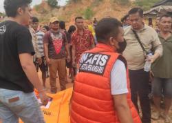 Tragis, Kakak Adik Ditemukan Tewas Berpegangan Tangan di Bekas Galian C Pekanbaru<