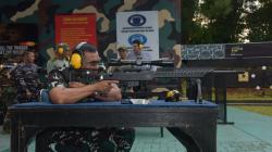 Pangkormar Letjen Endi Supardi Uji Alat Bidik Canggih Thermal Weapon Sight<