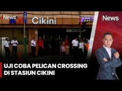 Pemprov DKI dan KAI Uji Coba Pelican Crossing di Stasiun Cikini untuk Permudah Penumpang KRL