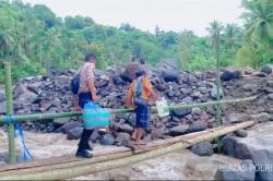 Polda NTT Kerahkan 102 Personel Bantu Penanganan Banjir Bandang di Nagekeo<