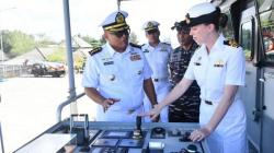Kapal Perang Australia HMAS Cape Woolamai 318 Bersandar di Pelabuhan Benoa Bali<