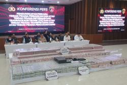 Penampakan Tumpukan Uang Rp204 Miliar Hasil Pembobolan Rekening Dormant Bank BUMN