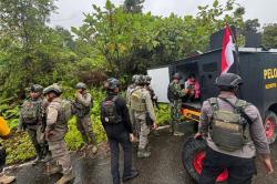 Satgas Damai Cartenz Evakuasi 4 Korban Selamat dari Aksi Brutal KKB di Yahukimo<
