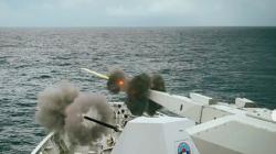 Kapal Perang TNI AL KRI REM-331 Hadapi Serangan Udara di Laut Banda<