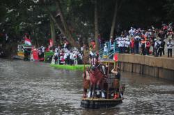 43 Perahu dari Botol Plastik Ramaikan Hari Sungai Sedunia di Kali Ciliwung 