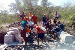 Akses Produksi Pertanian Nagekeo Sempat Terputus, Kosmas Lawa Bagho Sigap Perbaiki Bersama Warga NTT