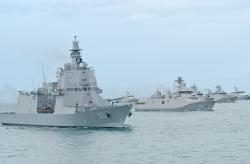 Gagah! KRI Brawijaya-320 Unjuk Kekuatan dalam Parade Kapal Perang TNI AL