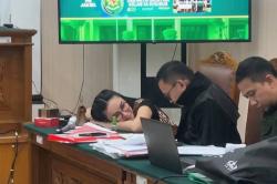 Heboh Nikita Mirzani Bawa Minyak Gosok ke Ruang Sidang, Ini Penyebabnya!