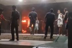 Kebakaran Kios HP di Glodok Plaza, 25 Personel Damkar Dikerahkan<