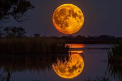 Ada Gerhana Bulan Supermoon Malam Ini, Cek Langit Sekarang!