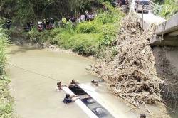 Kecelakaan di Grobogan, Minibus Terjun ke Jurang Diduga akibat Rem Blong<