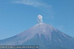 Gunung Semeru Erupsi Hari Ini, Ketinggian Kolom Abu Capai 700 Meter<