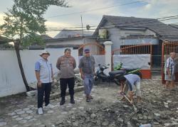 Tembok Bangunan di Tangsel Ambruk Diterjang Angin Kencang, Puluhan Motor Tertimpa 