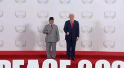 Prabowo dan Trump Kompak Acungkan Jempol di KTT Perdamaian Gaza