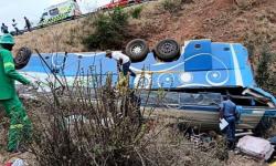 Bus Penuh Sesak Penumpang Terguling Tewaskan 42 Orang, Penyebab Masih Misterius