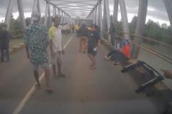 Kecelakaan Beruntun 3 Kendaraan di Merauke, Kerugian Capai Rp150 Juta<