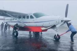 Satgas Korpasgat Bantu Pesawat Grand Caravan RON di Bandara Tigiles Sinak<