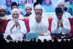 Tabligh Akbar di Monas Dipadati Ratusan Ribu Jemaah, Pramono juga Hadir