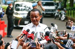 Listrik di Tapteng Masih Mati usai Banjir, Bahlil: Jumat Kita Doakan Sudah Nyala