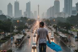 Dokter Imbau Masyarakat di Jakarta Mandi Usai Terkena Air Hujan, Kenapa?