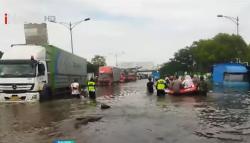 Jalur Pantura Semarang Masih Lumpuh Imbas Banjir Rob, Kendaraan Mengular 17 Km<