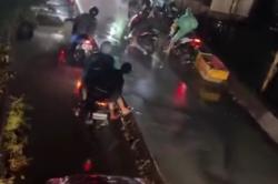 Viral Jalan Beda Tinggi Bikin Mobil Terperosok di Jakut, Pramono bakal Cek Lokasi