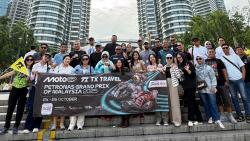 Geger di Kuala Lumpur! Fans Indonesia Banjiri Menara Kembar Petronas Jelang MotoGP Malaysia 2025