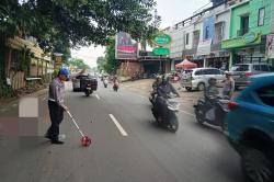 Tragis! Pemotor Pelajar Tewas usai Nyalip Biskita Trans Depok