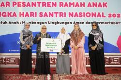 Wali Kota Kediri Dampingi Menteri PPPA RI di Seminar Pesantren Ramah Anak