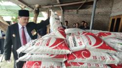 Serahkan Bantuan Pupuk Gratis, Wali Kota Madiun dan Petani Berterima Kasih ke Presiden Prabowo