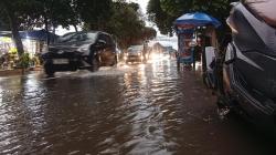 Jakarta Diguyur Hujan, Jalan Pengadegan Timur Pancoran Tergenang Banjir