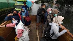 Jalur Pantura Kaligawe Genuk Lumpuh, Ketinggian Air Capai 80 Cm