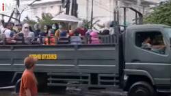 Banjir 80 cm Lumpuhkan Pantura Semarang, TNI Kerahkan Truk Taktis Bantu Warga