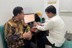 Momen Gibran Jajal Cek Kesehatan Gratis di Puskesmas Menteng, Periksakan Gigi