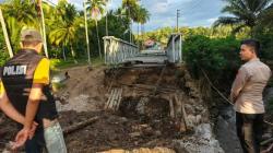 Jalan Lintas Provinsi Sumsel Putus akibat Banjir, Kendaraan Dialihkan ke Jalur Alternatif<