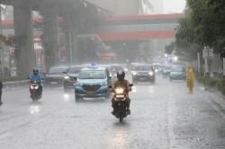 Bibit Siklon Tropis Terbentuk di Selatan RI, Waspada Cuaca Ekstrem di Wilayah Ini