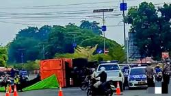 Truk Batu Bara Hilang Kendali Tabrak Tiang Lampu Lalu Lintas di Simpang 4 PU Lama Bungo<