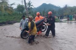 Banjir Lahar Dingin Gunung Semeru Terjang 2 Desa di Lumajang, Ribuan Warga Terisolasi<