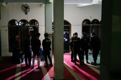 Polisi Olah TKP Ledakan di SMAN 72 Jakarta
