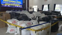 TNI AL Tangkap 2 Kapal Kargo asal Malaysia di Asahan, Bawa 156 Karung Pakaian Bekas<