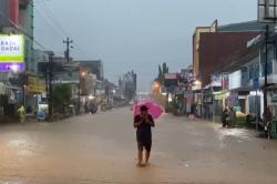 Update Banjir Bandang Terjang Brebes: 3 Orang Tewas, Warga Masih Bersihkan Lumpur