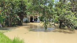 Cilacap Diterjang Banjir Bandang dan Longsor, 6 Rumah Rusak Tertimbun<