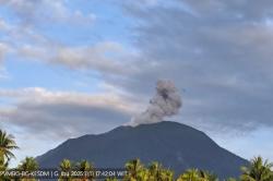 Gunung Ibu di Maluku Utara Erupsi, Tinggi Kolom Abu Capai 400 Meter<